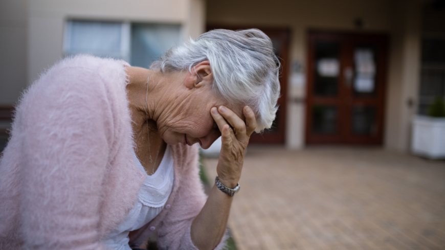 Typiska personen som har långvarig sjukfrånvaro på grund av en psykisk diagnos är en kvinna i 50-årsåldern som arbetar som undersköterska inom kommun och region och bor i Västra Götalands län.  Foto: Shutterstock